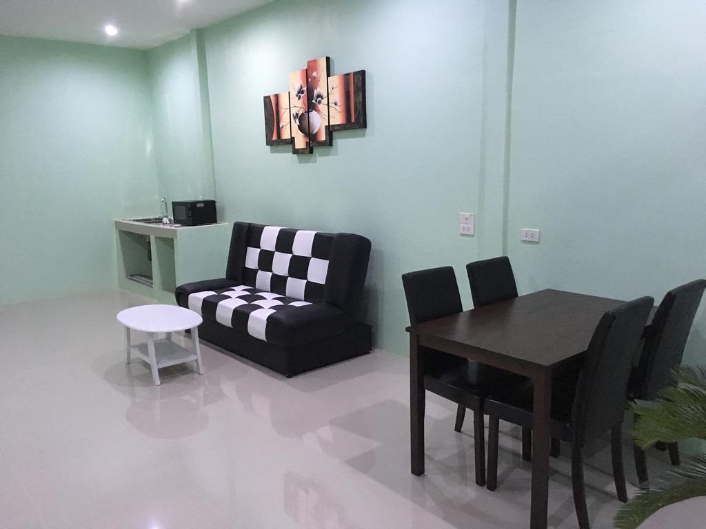 Breezy House Apartment Pantai Jomtien Bagian luar foto