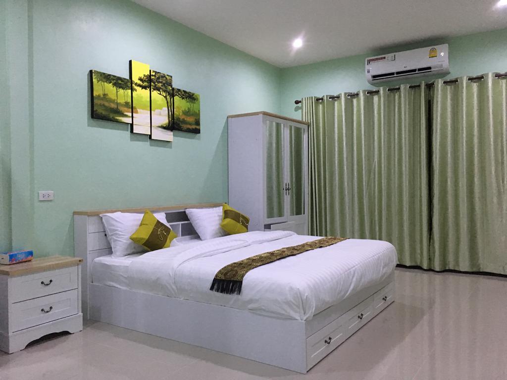 Breezy House Apartment Pantai Jomtien Bagian luar foto