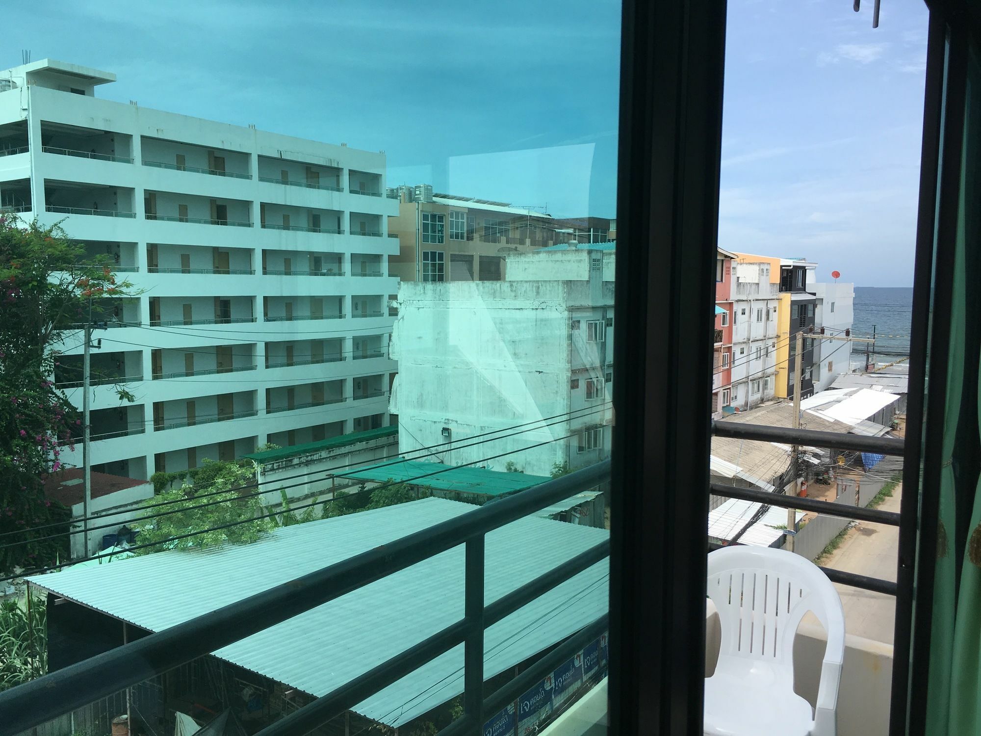 Breezy House Apartment Pantai Jomtien Bagian luar foto