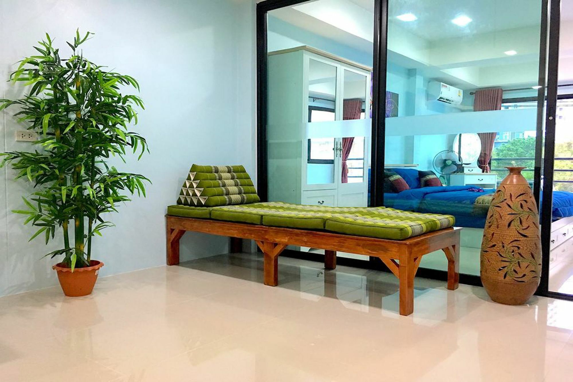 Breezy House Apartment Pantai Jomtien Bagian luar foto