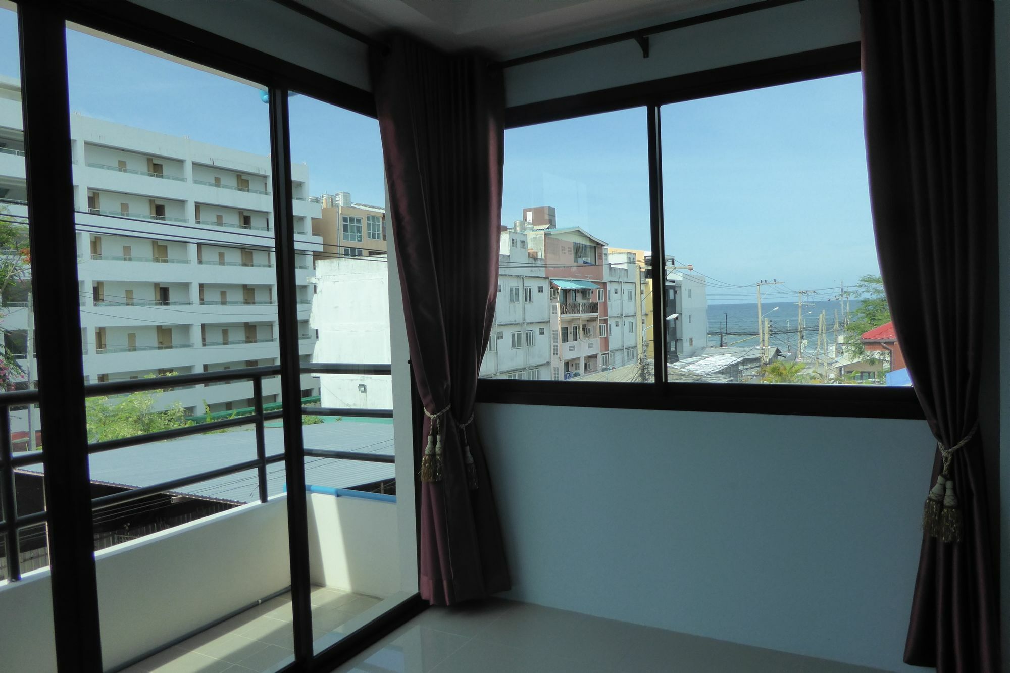 Breezy House Apartment Pantai Jomtien Bagian luar foto